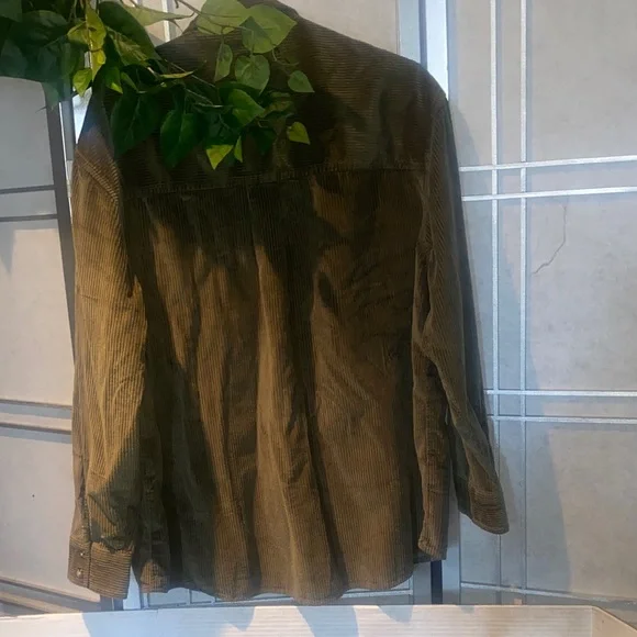 American Eagle Olive Corduroy Button-Up Shacket - Picture 3 of 6